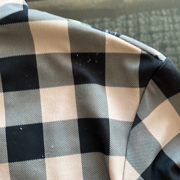 Acacia rash guard so cute - Picture 3 of 4